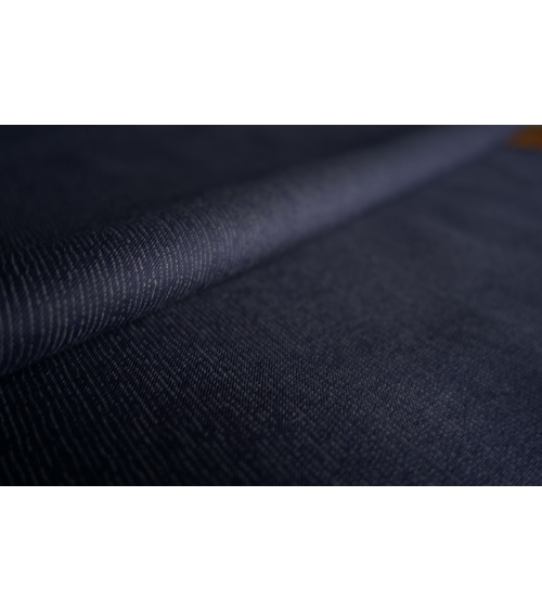 Tela japonesa. Línea discontínua fina sobre azul navy