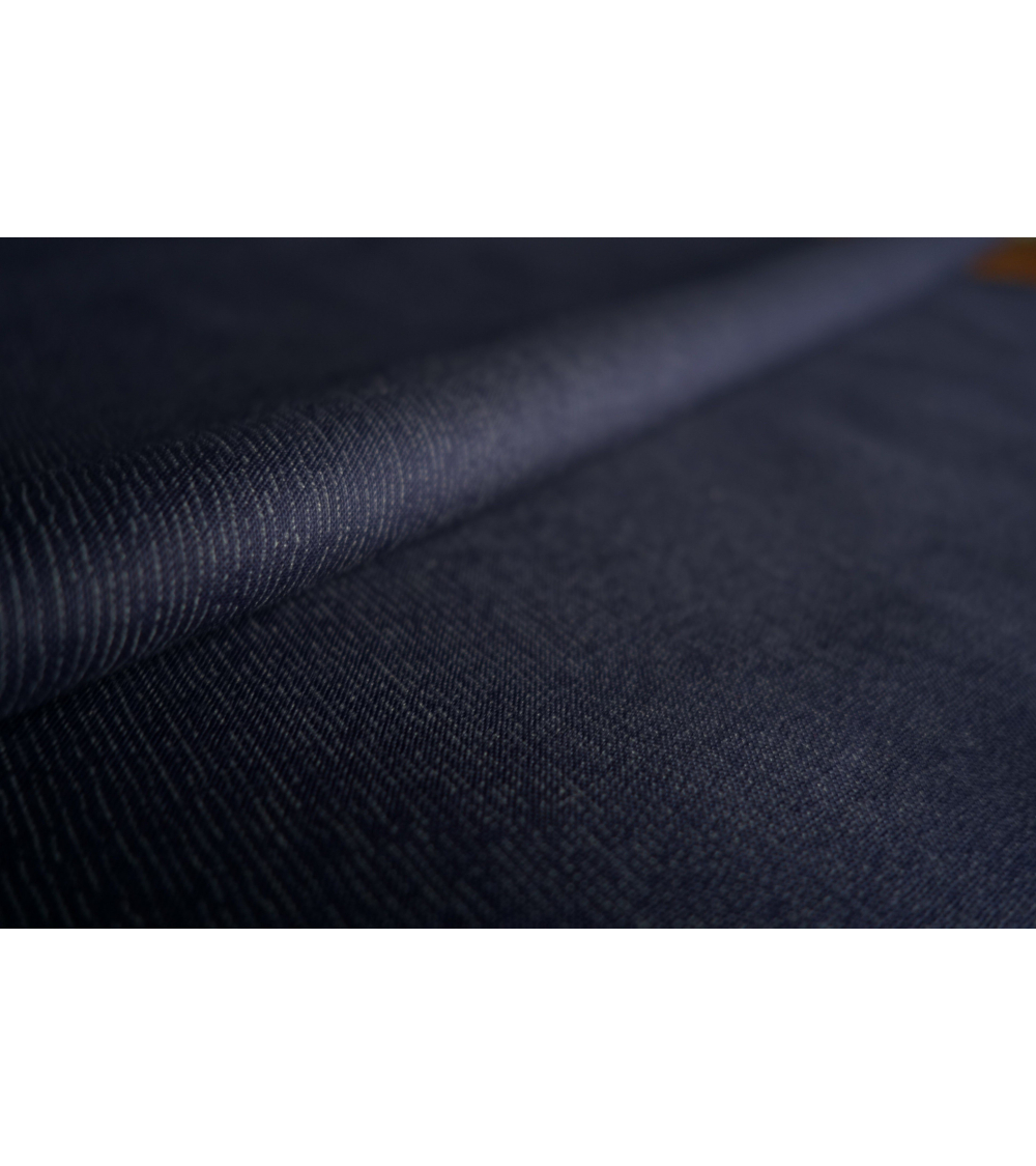 Tela japonesa. Línea discontínua fina sobre azul navy