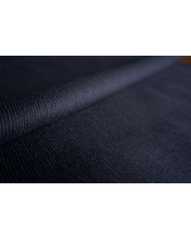 Tela japonesa. Línea discontínua fina sobre azul navy