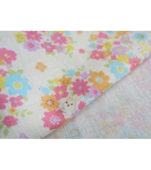 Tela japonesa. Conejitos y flores