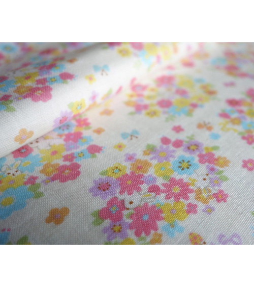 Tela japonesa. Conejitos y flores