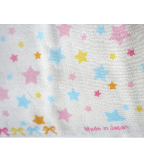 Tela japonesa. Estrellas de colores sobre fondo blanco