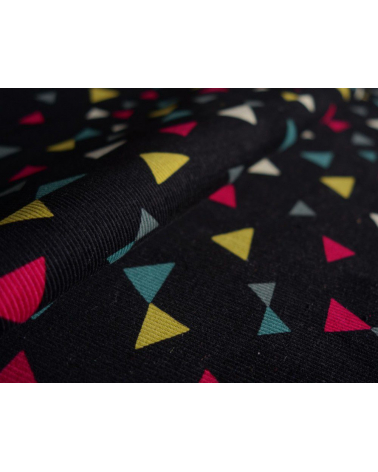 Tela japonesa. Triángulos de colores sobre fondo negro