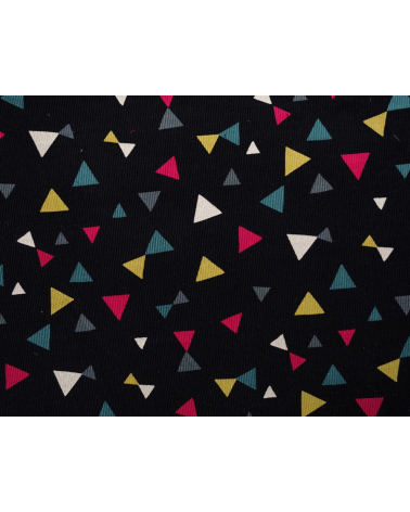 Tela japonesa. Triángulos de colores sobre fondo negro