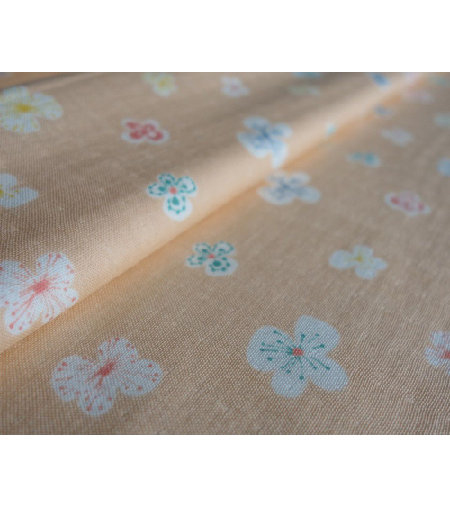 Tela japonesa. Flores sobre fondo salmón