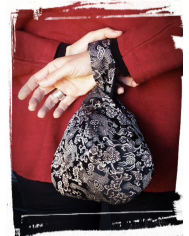 Bolso de mano en brocado con dragones