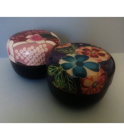Cajita para té con motivos Yuzen en violeta