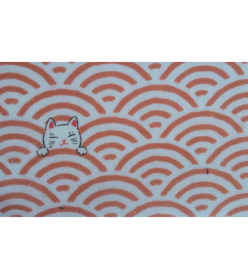 Maneki nekos sobre seigaiha salmón 