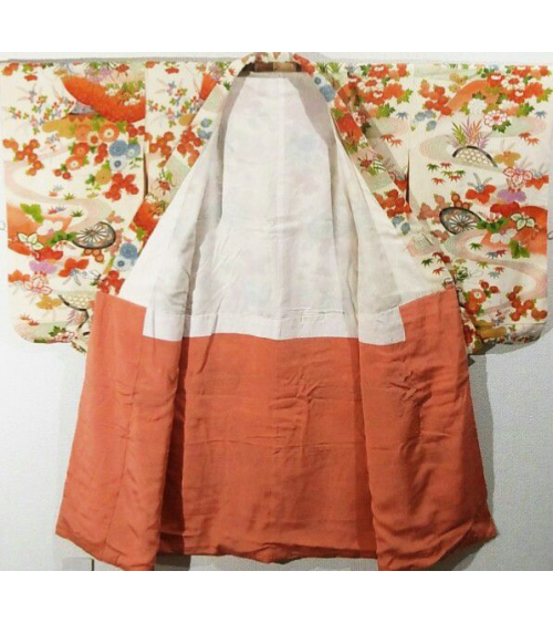 Kimono de niña en tonos anaranjados