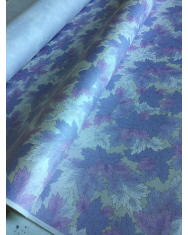 Papel washi decorado hojas de peonías lila y fondo blanco