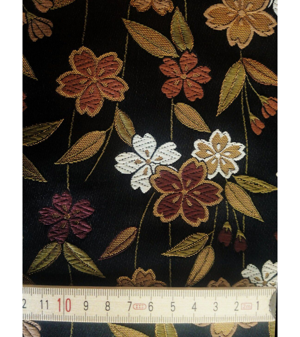 Brocado japonés con motivo de flores y hojas