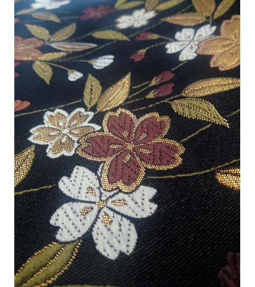 Brocado japonés con motivo de flores y hojas