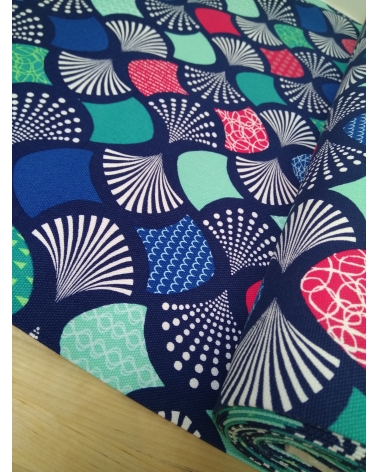 Tela japonesa tipo oxford. Azul Navy con abanicos coloridos.
