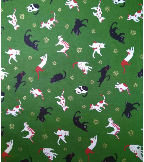 Tela japonesa. Gatos sobre fondo verde bosque.