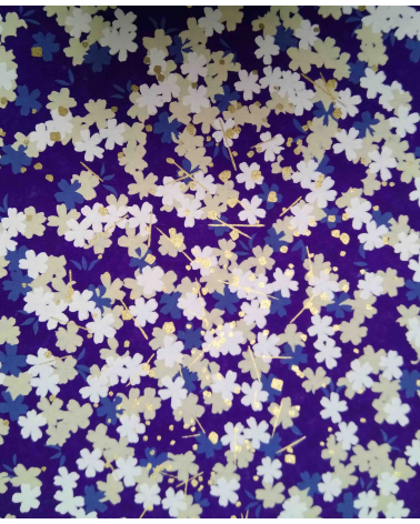 Chiyogami con sakuras azules blancas y arena