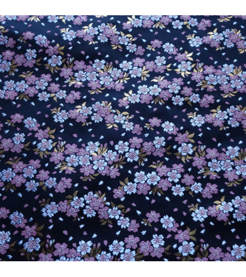 Brocado sakuras rosas y blancas sobre fondo negro