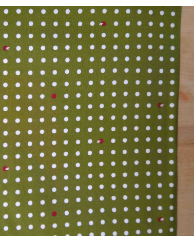 Tela japonesa de algodón. Lunares sobre verde musgo.