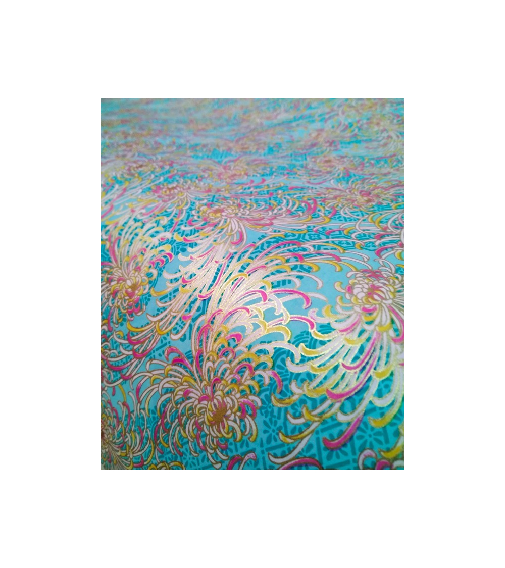 Papel chiyogami Kiku azul turquesa.