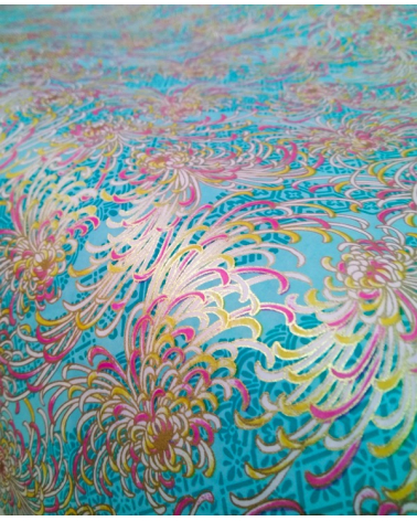 Papel chiyogami Kiku azul turquesa.