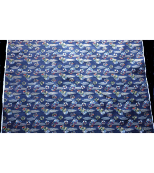 Brocado azul navy con motivo de nubes y flores (hana y kumo)