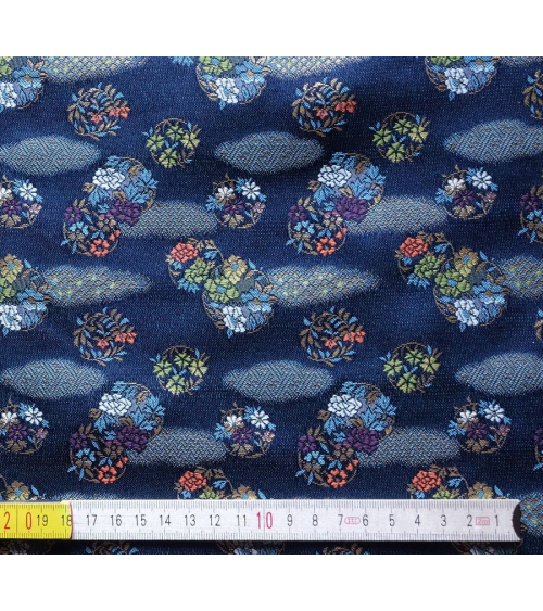 Brocado azul navy con motivo de nubes y flores (hana y kumo)