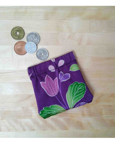 Portamonedas de seda de kimono flores.