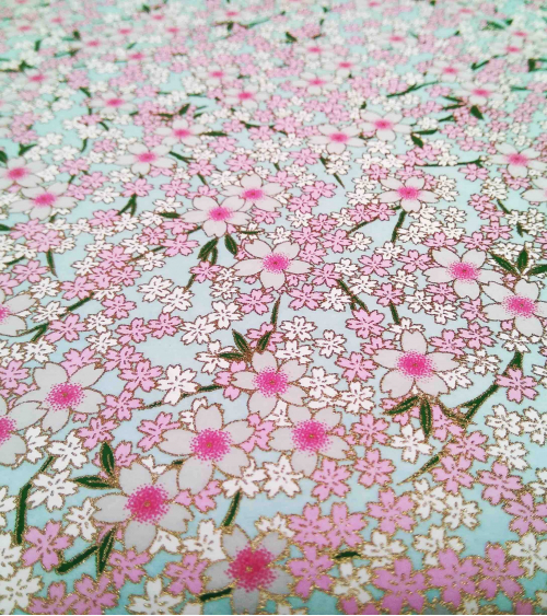 Papel Chiyogami Sakuras sobre azul claro