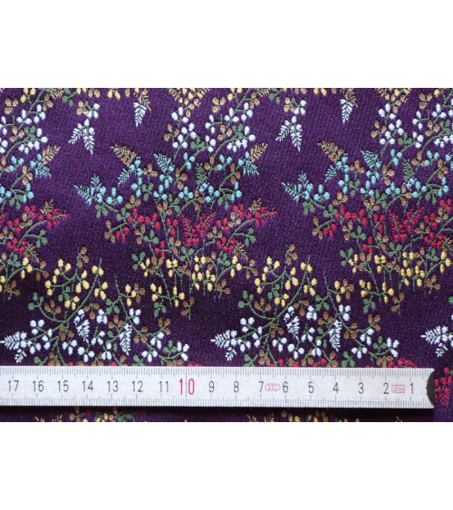 Brocado púrpura con flores multicolores (hana) (escala)