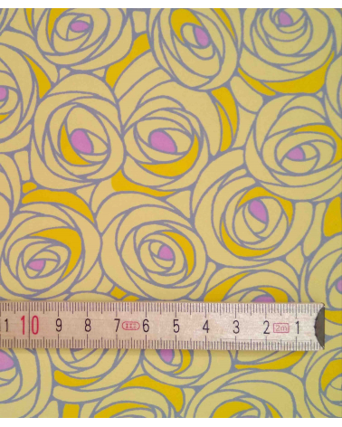 Chiyogami japonés de rosas en amarillo con centro magenta