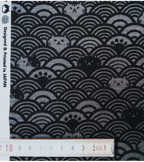Japanese dobby fabric. Cats and seigaiha Grey.