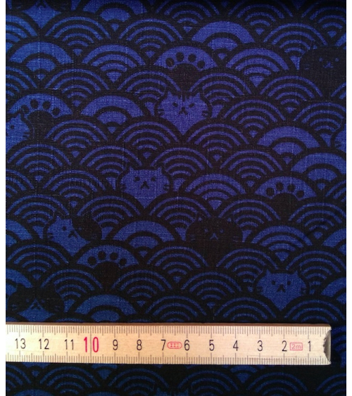 Dobby Japonés. Gatos y olas en azul klein.