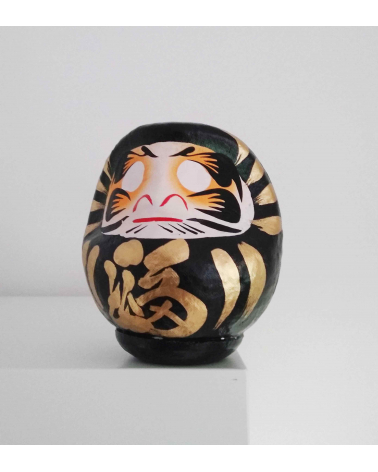 Amuleto daruma negro 12 cm.
