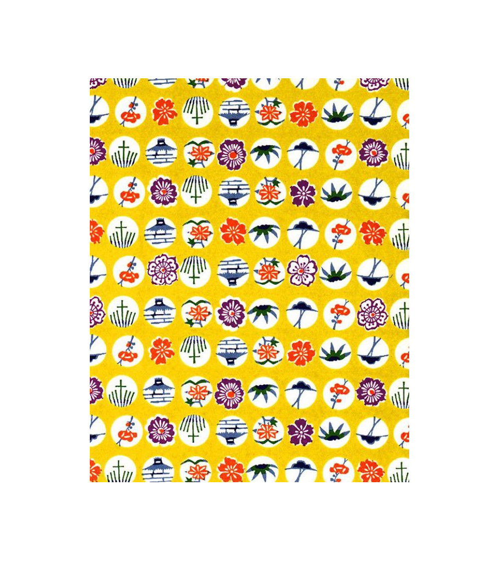 Papel Chiyogam de motivos tradicionales sobre amarillo