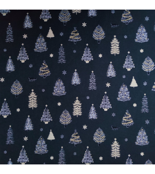 Tela japonesa de Navidad con abetos en negro.