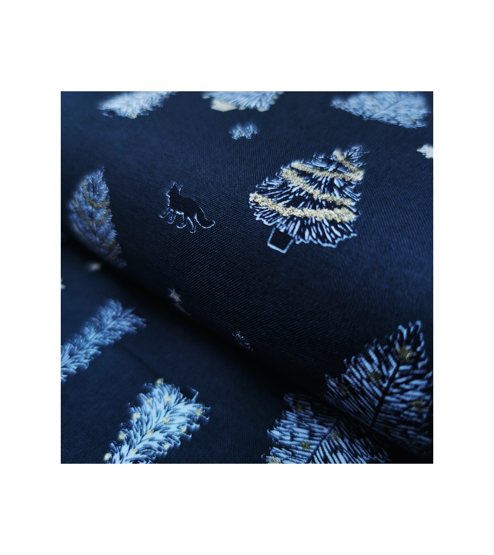 Tela japonesa de Navidad con abetos en negro.