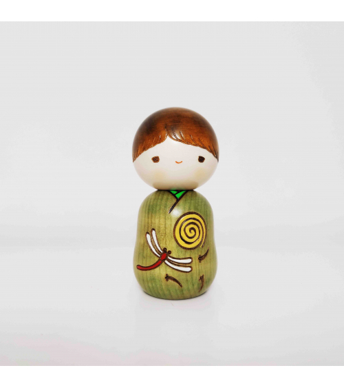 Kokeshi Niño con libélula