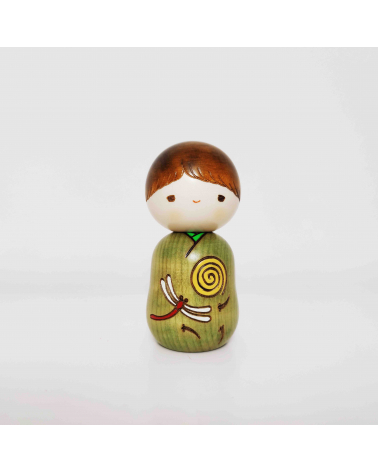 Kokeshi Niño con libélula