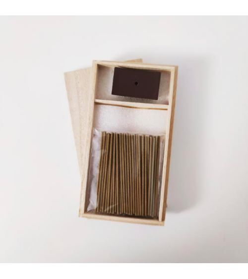 Incense and incense holder in a wooden box tsuki