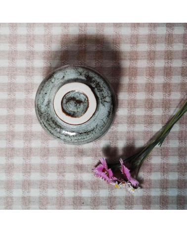 Cuenco japonés para té matcha azul verdoso.