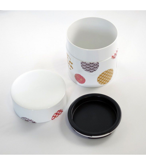 Bote para té con círculos con motivos japoneses y fondo blanco