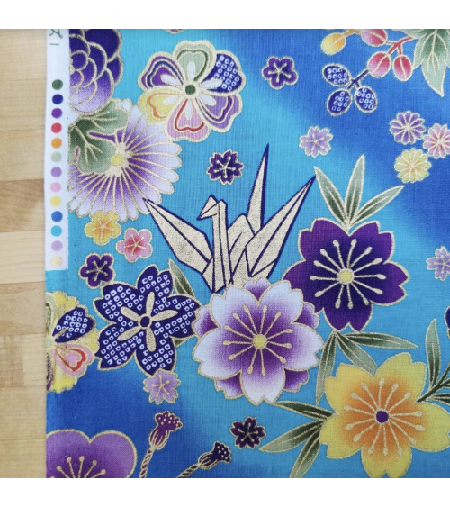 Tela japonesa grullas de origami en turquesa con detalles en oro.