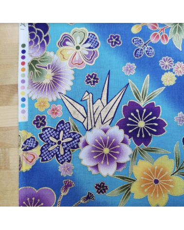 Tela japonesa grullas de origami en turquesa con detalles en oro.