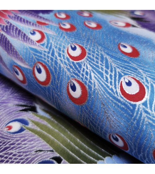 Tela japonesa pavos reales en azules con detalles en plata.