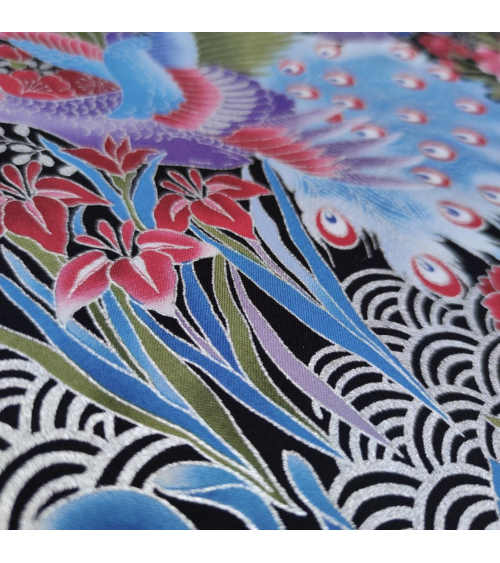 Tela japonesa pavos reales en azules con detalles en plata.