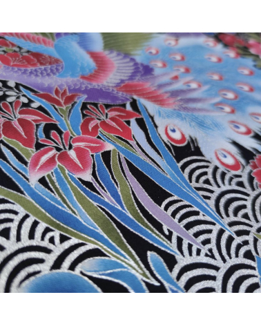 Tela japonesa pavos reales en azules con detalles en plata.