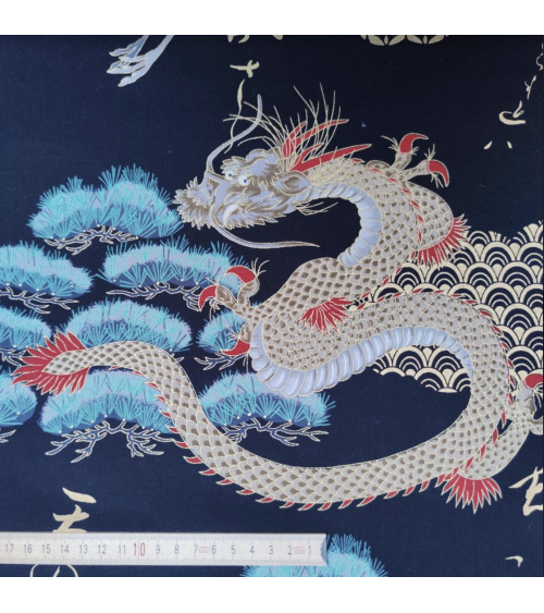 Tela japonesa "Dragón y grulla" en negro.