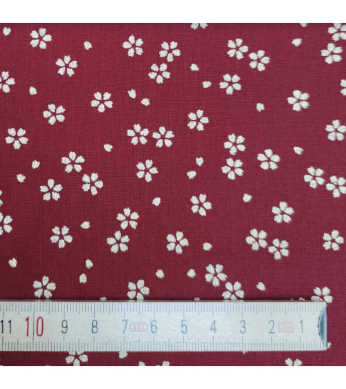 Tela japonesa de algodón rojo cereza con sakuras doradas