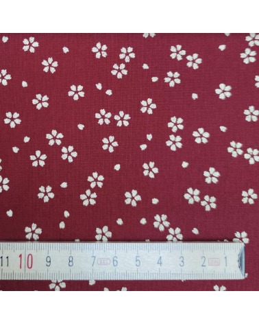 Tela japonesa de algodón rojo cereza con sakuras doradas
