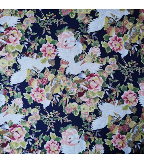 Tela japonesa grullas y flores en azul navy con detalles en oro.