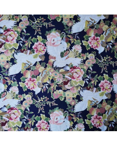 Tela japonesa grullas y flores en azul navy con detalles en oro.